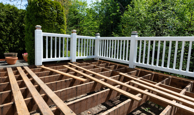deck construction in Oakland Estates